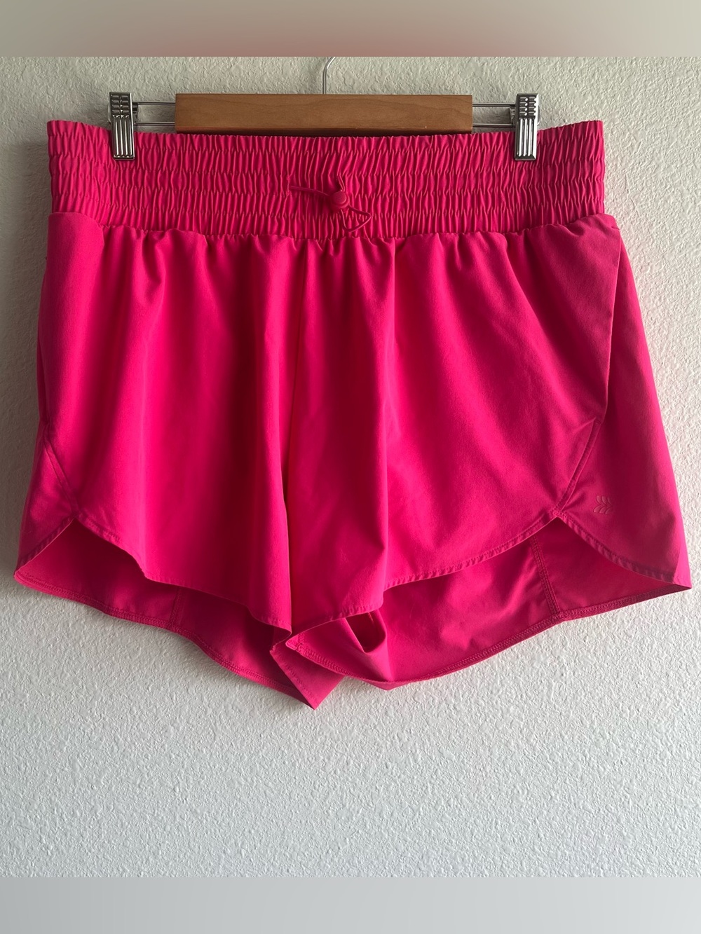 all in motion women’s active light high-rise berry pink shorts 3” - Picture 1 of 3